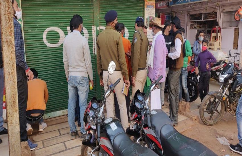 लापरवाही पर शिवपुरी प्रशासन ने 4 दुकानें 48 घंटे के लिए सील किए