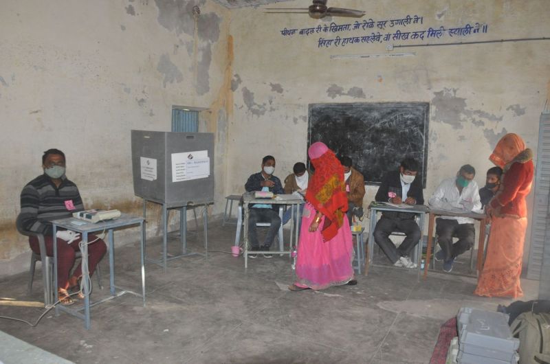 बाड़मेर में तीसरे चरण में 68.08 फीसदी मतदान, सबसे अधिक बायतु पंचायत समिति में 69.65 प्रतिशत पड़े वोट