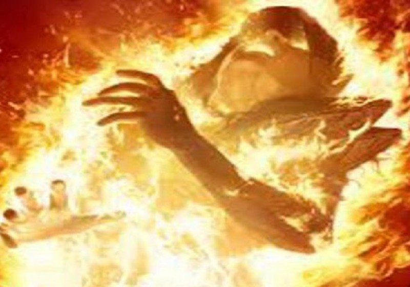 पेट्रोल छिड़ककर बहू ने सास को जलाया जिंदा, चीखें सुनकर सहम गए लोग, हालत गंभीर