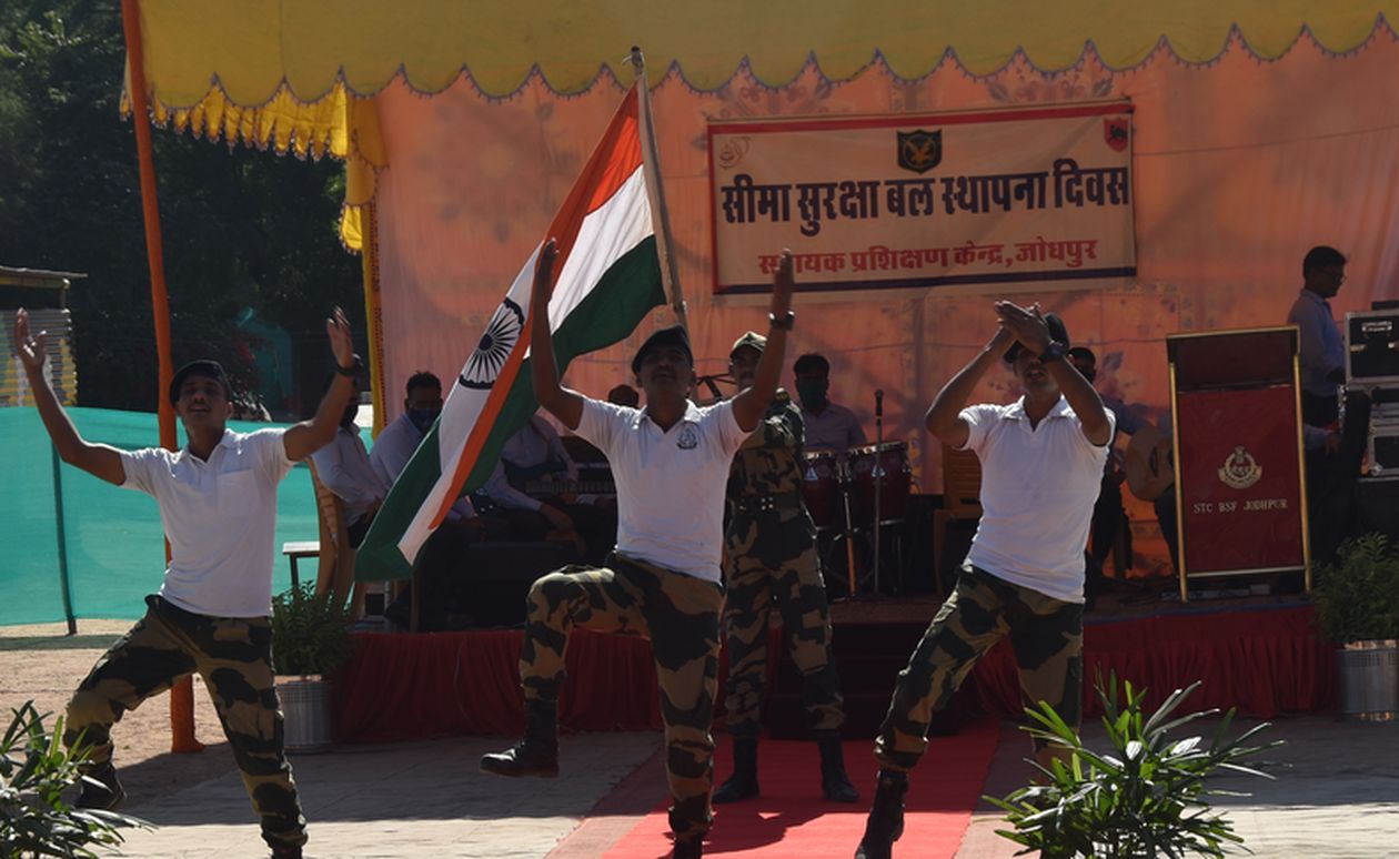 बीएसएफ में रंगारंग कार्यक्रम