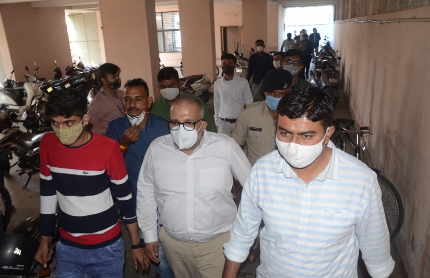 Ahmedabad News : अग्निकांड में तीन डॉक्टरों की रिमांड नामंजूर, जमानत पर रिहा