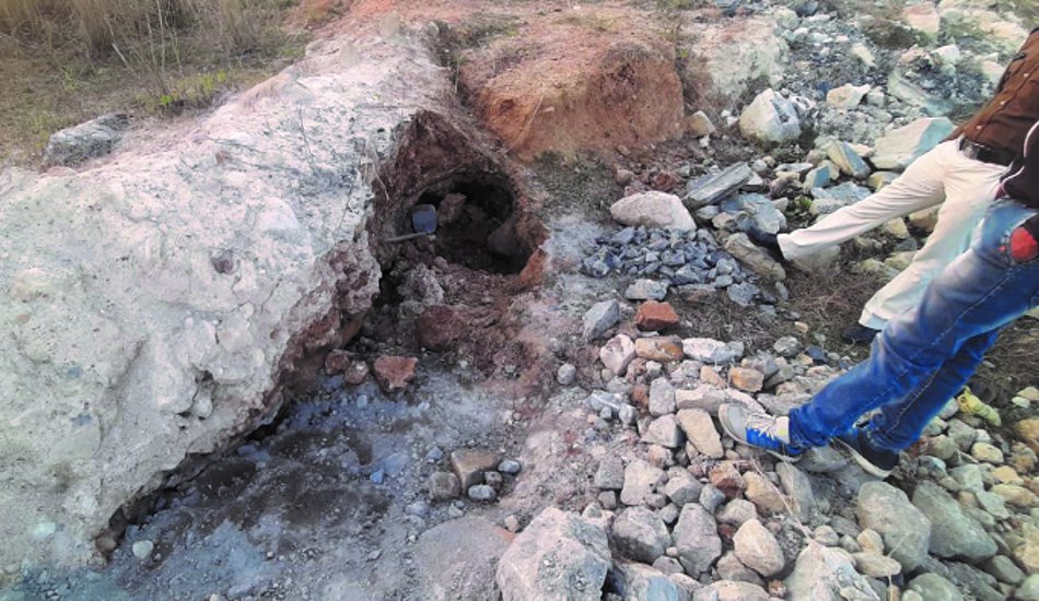 खदान से अवैध कोयला निकालने के दौरान मलबे में दबकर गंभीर रूप से जख्मी ग्रामीण की मौत