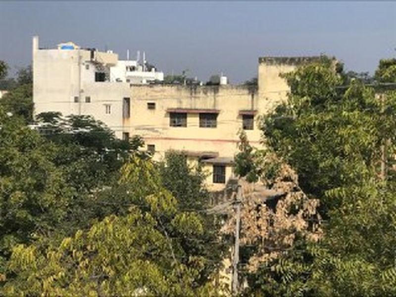 अभी बेकार पड़ी है इमारत, हमें दिलवा दीजिए, मरीजों के काम आएगी