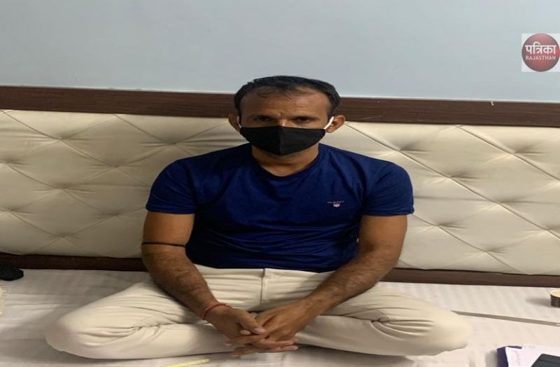 तीन हजार रुपए की रिश्वत लेते भीमाणा का पटवारी गिरफ्तार, एसीबी की होटल में कार्रवाई, बैग में डेढ़ लाख रुपए बरामद