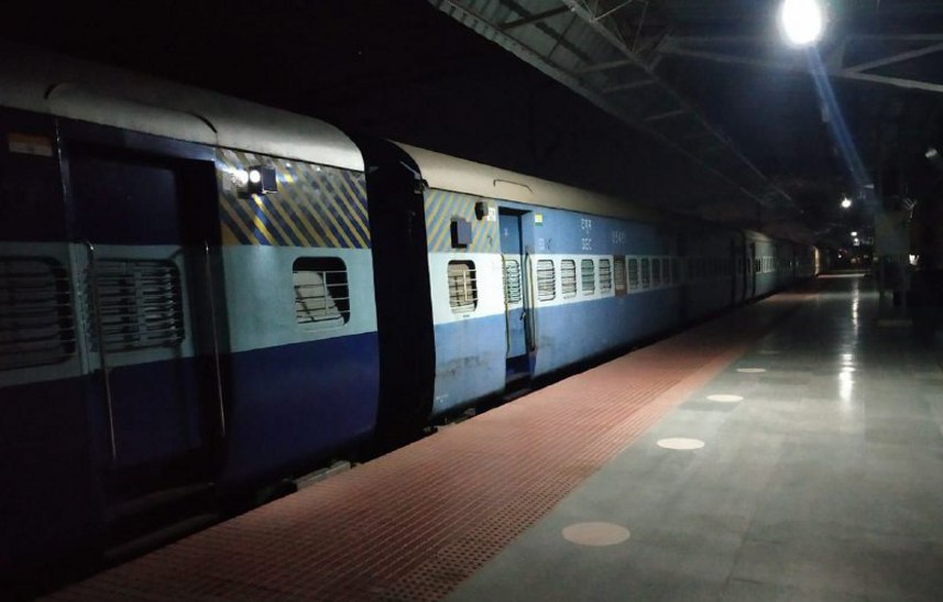 Railway: हावड़ा से छिंदवाड़ा खाली लौटी 18 बोगी की ट्रेन, नहीं हुई एक भी बुकिंग