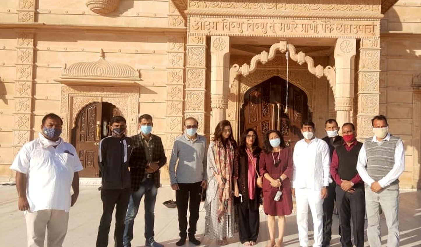 फिल्म अभिनेत्री टीना अंबानी सहित परिवार ने जोधपुर में देखी कुरजां