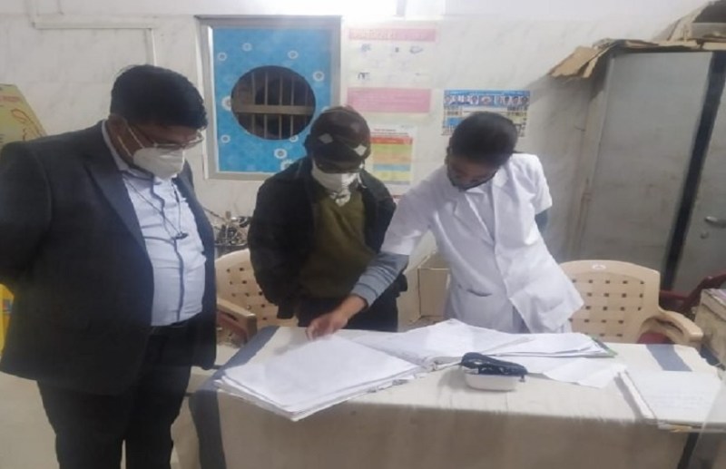 ग्रामीण प्रसव केंद्र पर आकस्मि छापा