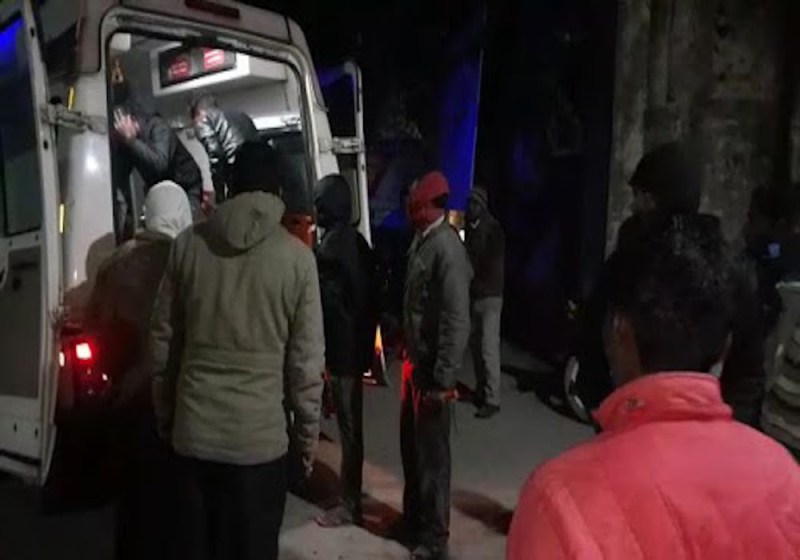 कुशीनगर में बड़ा हादसा, मजदूरों को ले जा रहे ऑटो की ट्रैक्टर से भिड़ंत, चार की मौत, घायलों की चीख पुकार से सहमे लोग