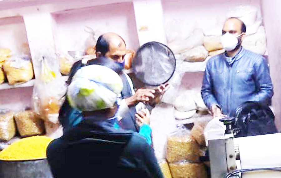 Food security team with officials from Singrauli took action in shop