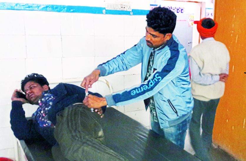 हैण्डपम्प मरम्मत करते समय दौड़ा करंट, एक की मौत