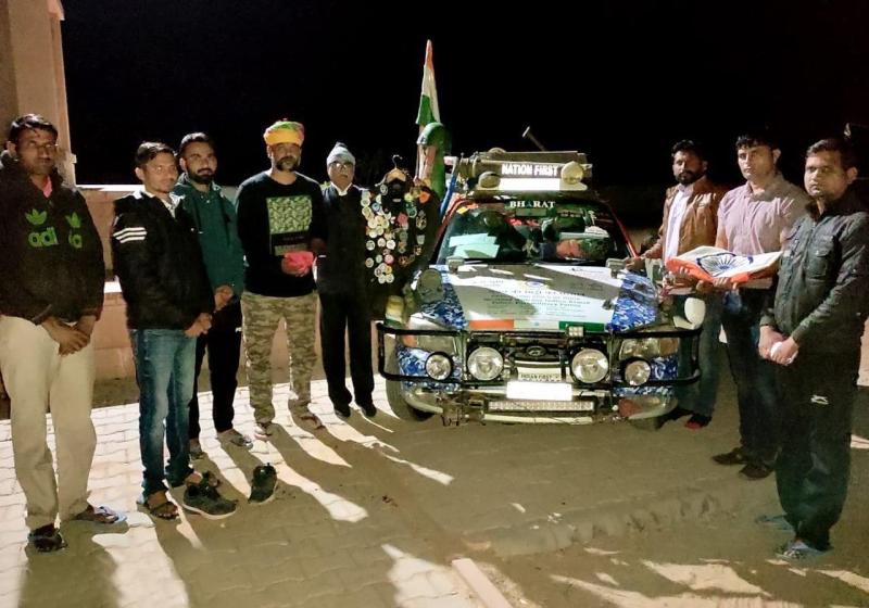 शहीदों के आंगन की मिट्टी लेने बुड़किया पहुंचे बेंगलुरु के उमेश