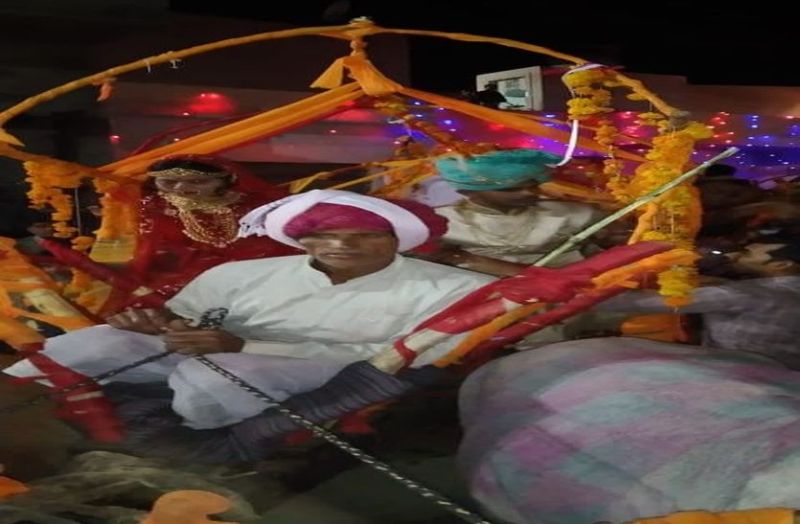 The bridegroom, the bridegroom, arrived in the bullock cart, people said,