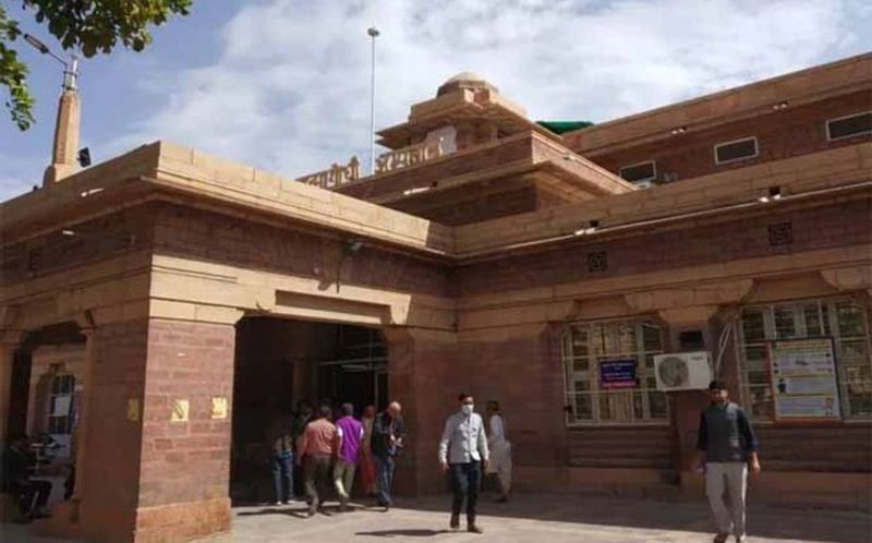 पेट के अंदर 4 किलो की दुलर्भ गांठ निकाली 