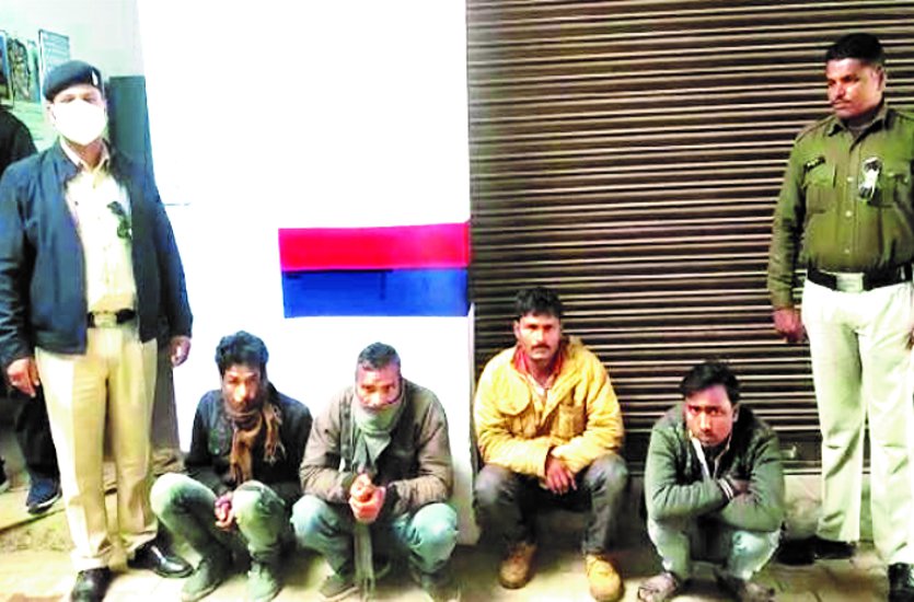 कंटेनर में लोड कर 31 मवेशियों को ले जा रहे थे कानपुर, शहर में घुसते ही 4 तस्कर गिरफ्तार