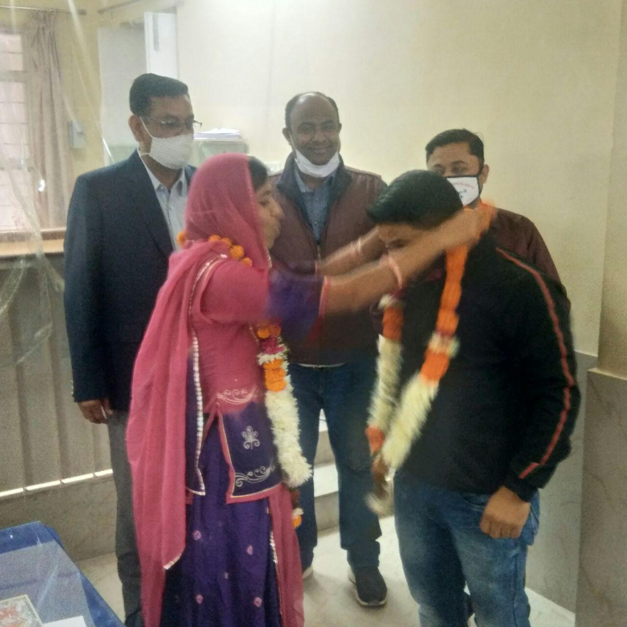 कोरोना का पॉज़िटिव इफेक्ट- 6 साल से अलग रहने वाले पति पत्नी 6 महीनों में आ गए नजदीक