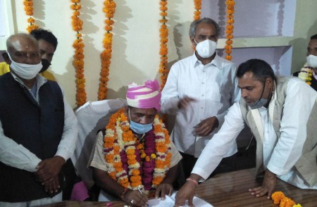 विधायक हरीश चंद्र मीणा ने देवली प्रधान को कराया पदभार ग्रहण