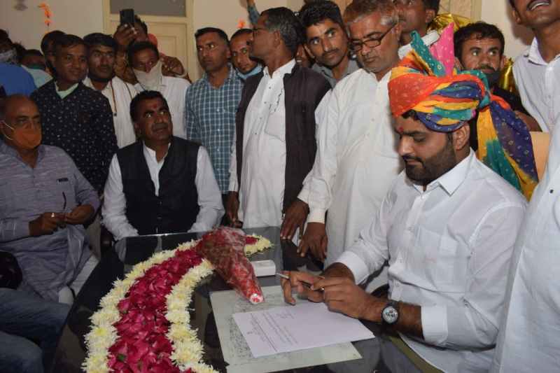 जिस उम्र में नौकरी की तलाश, स्टुडेंट यहां बन गए प्रधान