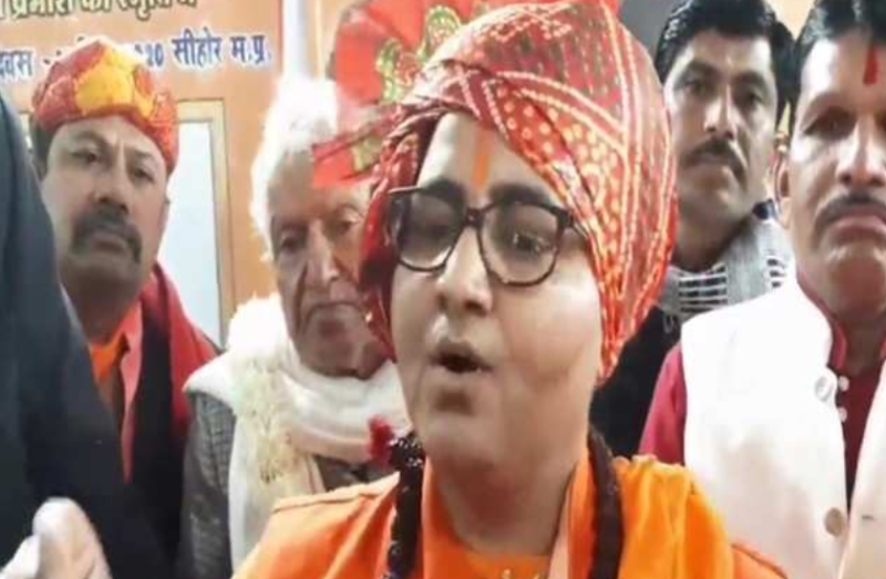 साध्वी के विवादित बोल: कहा- ममता बनर्जी पागल हो गई हैं, राष्ट्र की रक्षा ने लिए क्षत्रिय पैदा करें ज्यादा बच्चे