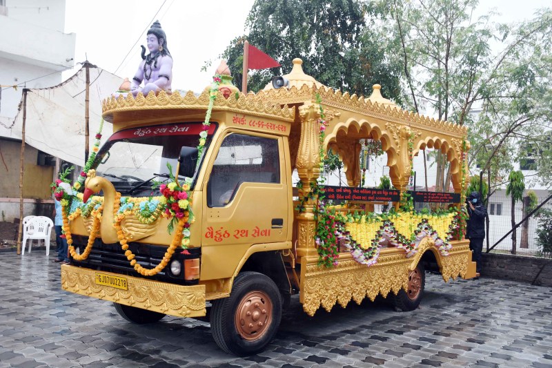 वडोदरा में वैकुंठ रथ सेवा का शुभारंभ