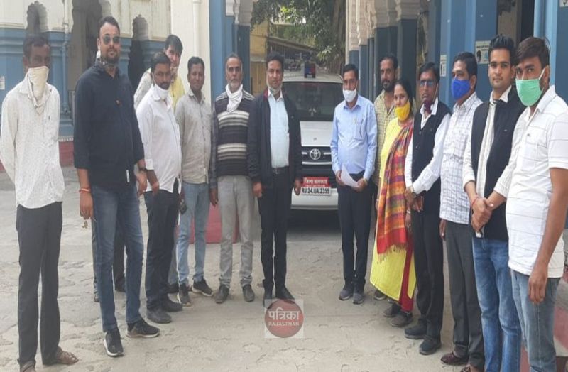 सिरोही व रेवदर में ग्रेनाइट खानों पर वोल्टेज की समस्या, जिला कलक्टर को सौंपा ज्ञापन..