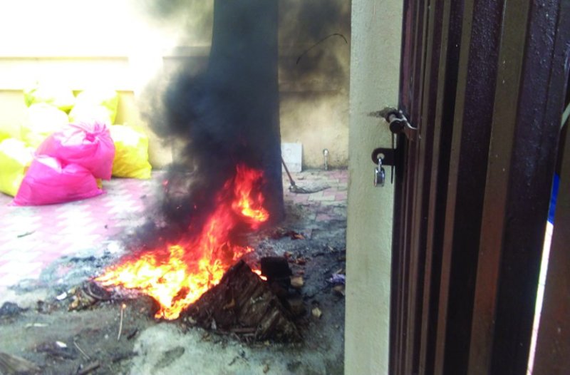 यहां वायरोलॉजी लैब में ही जलाया जा रहा था कोविड मेडिकल वेस्ट, इधर चल रहा था कोरोना टेस्ट