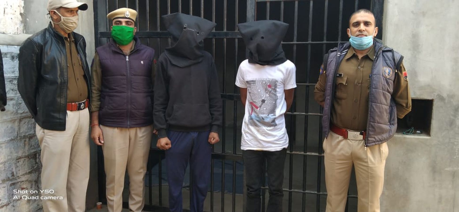 मोपेड सवार महिला से पर्स लूटा, तीन घंटे में दोनों गिरफ्तार