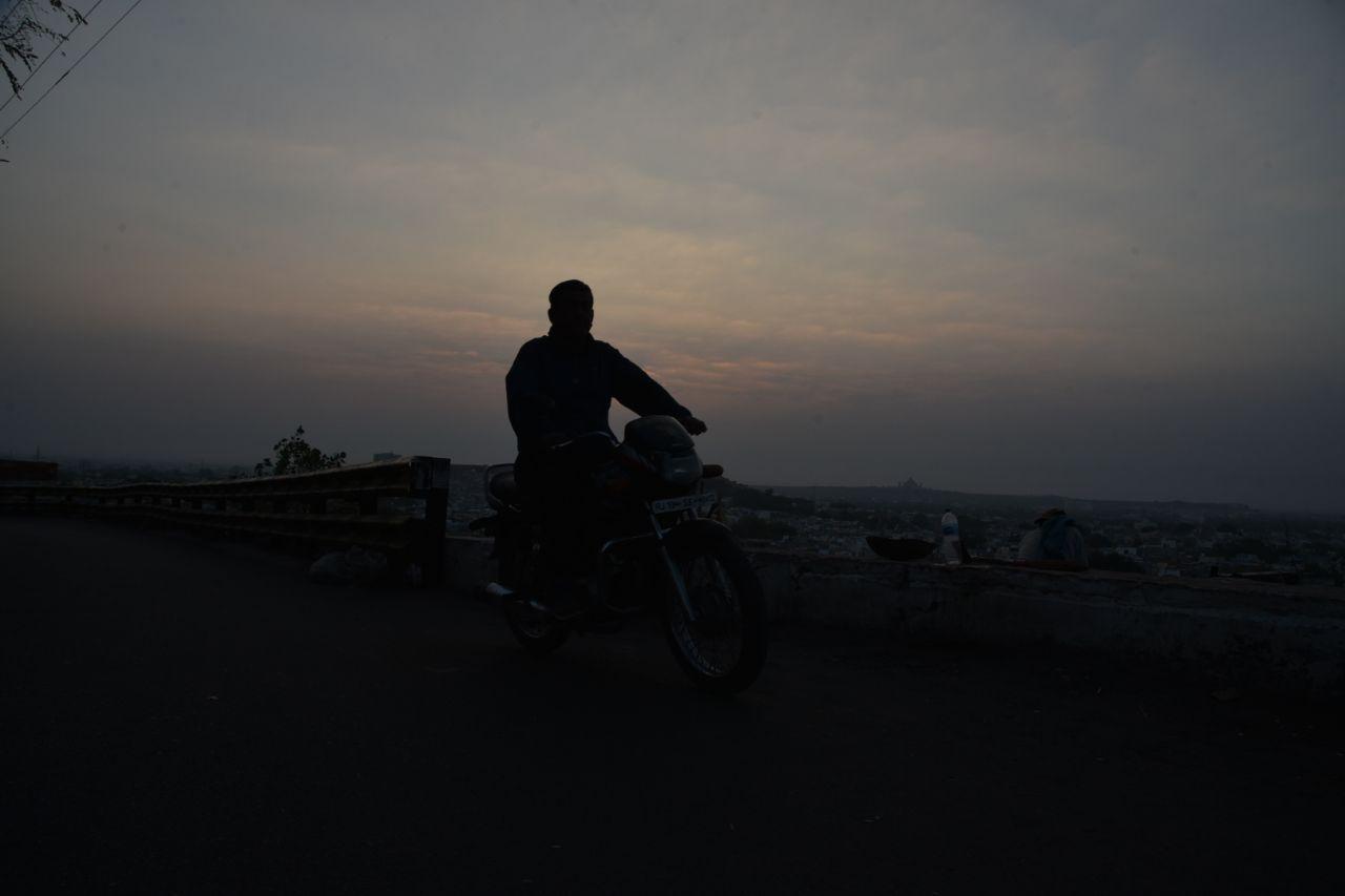 Rajasthan Weather: ठंडी हवा से दिन में ठिठुरन