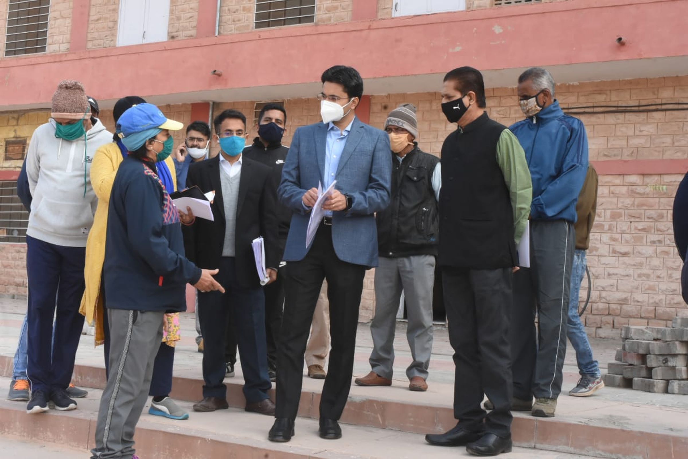 कलक्टर ने देखी तीन स्टेडियम और टाउन हॉल की दशा