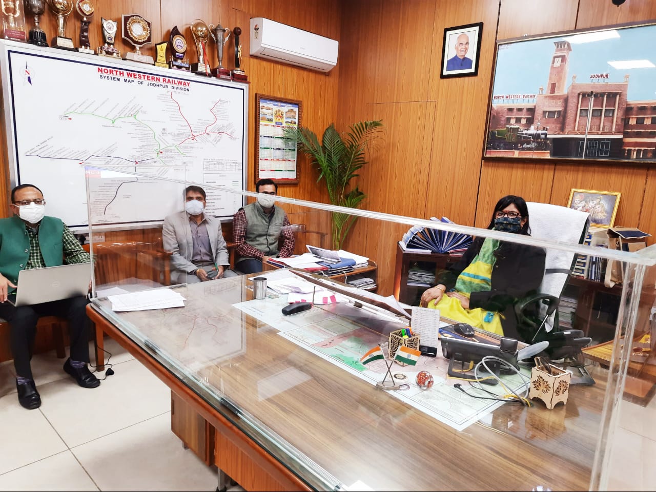 RAILWAY--रेलसेवा में सुधार व यात्री सुविधाओं पर चर्चा
