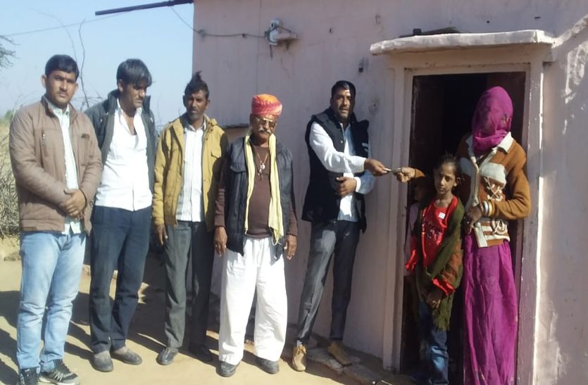 बेघर विधवा को दिया आशियाना बनाकर