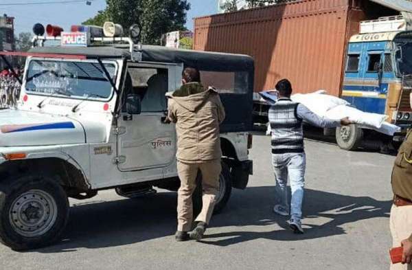 Police took away the effigy of CM from BJP