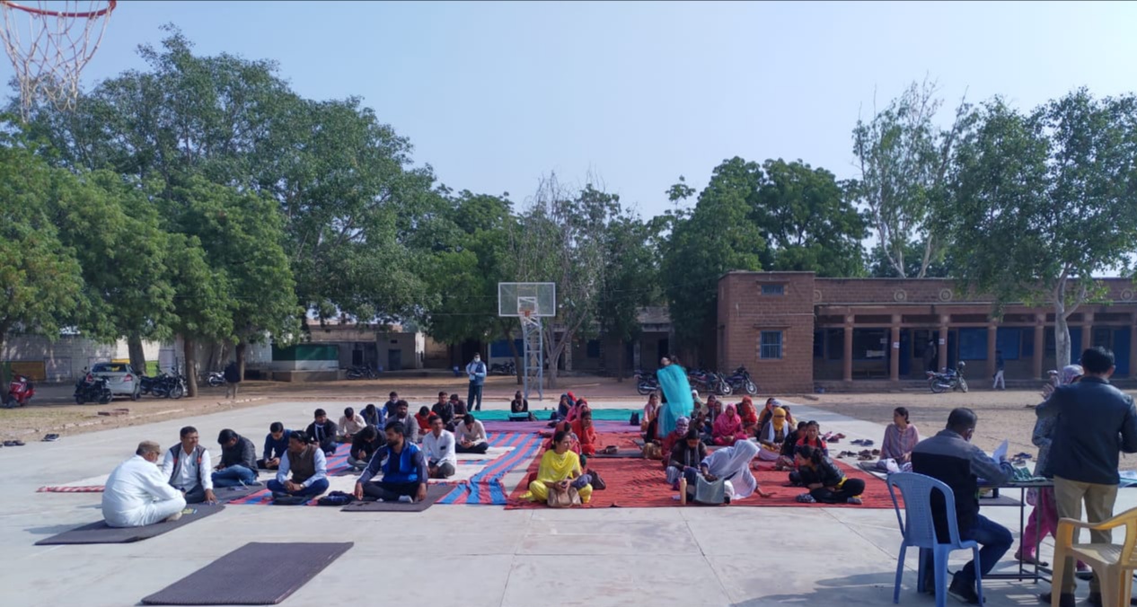 PHYSICAL EDUCATION--नाम महिला आत्मरक्षा प्रशिक्षण, पुरुष ले रहे ट्रेनिंग