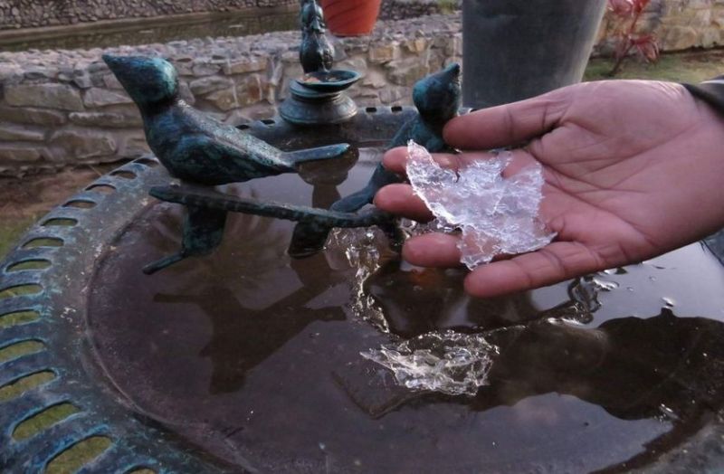 माउंट में हाडकंपाऊ सर्दी से परेशान हुए लोग, न्यूनतम तापमान (-2.5) डिग्री से.