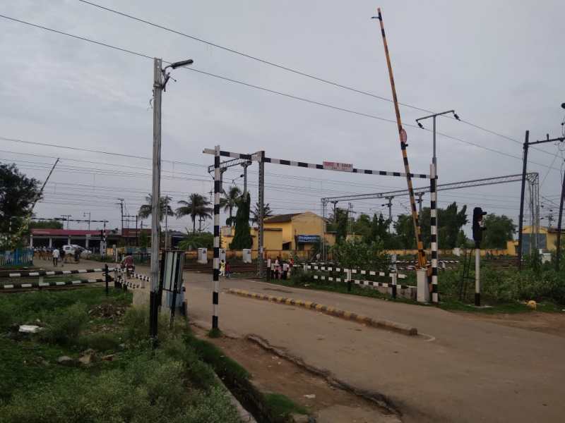 Construction of railway overbridge stalled again after the test, depar