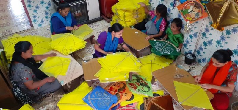 SURAT NEWS: आसमान में इठलाती पतंगों पर दिखेगा कोरोना असर