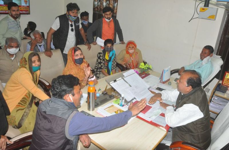 भाजपा पार्षदों ने किया सभापति का घेराव, नेता प्रतिपक्ष और सभापति में नोकझोंक