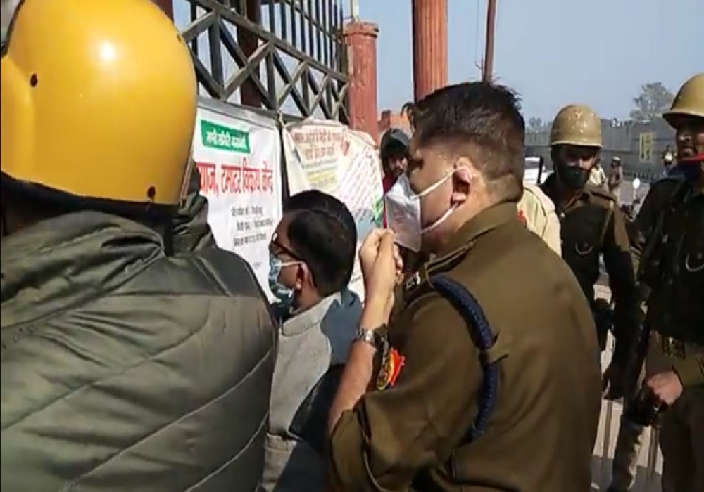किसान नेता ने की आत्मदाह की कोशिश, देखें वीडियो