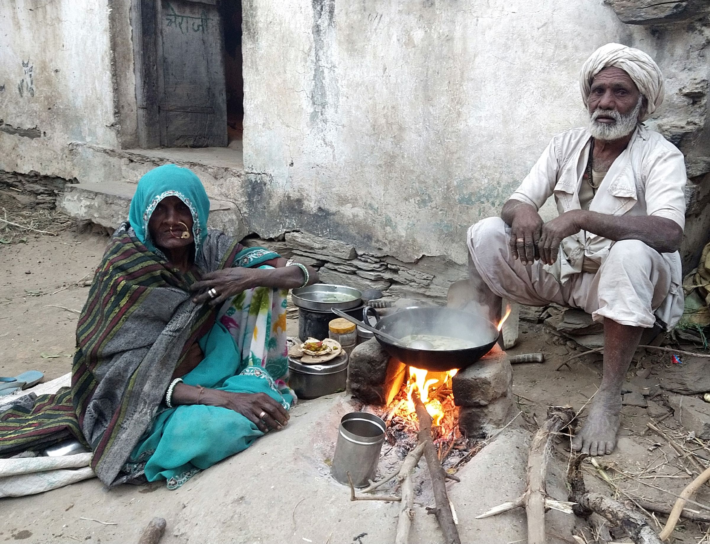 कीमतों में आग लगते ही बुझे उज्ज्वला के चूल्हे