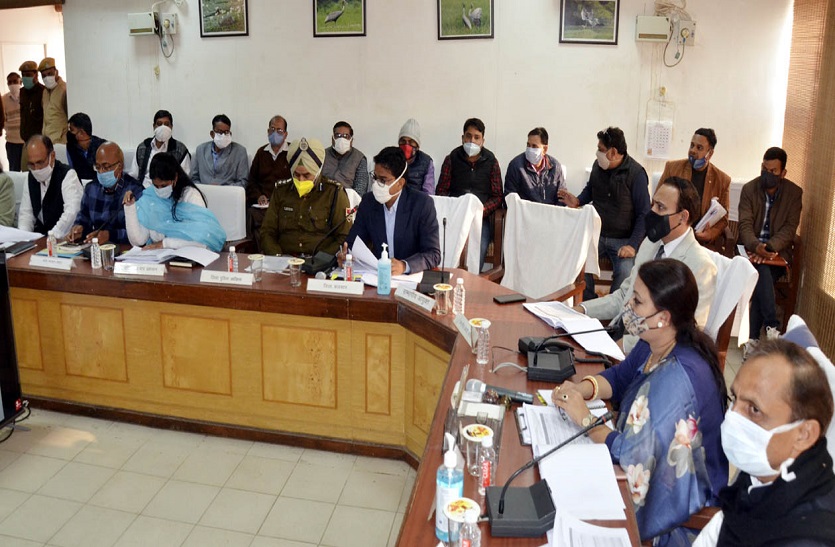 खुद राज्यमंत्री बोले: आवंटित लीज से अधिक क्षेत्र में हो रहा अवैध खनन, बंद कराए प्रशासन