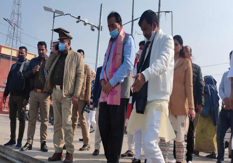 पीएम नरेंद्र मोदी के भाई पंकज मोदी ने किया रामलला का दर्शन