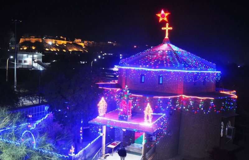स्वर्णनगरी में मनाया क्रिसमस ईव, रोशनी में नहाए चर्च व होटल्स