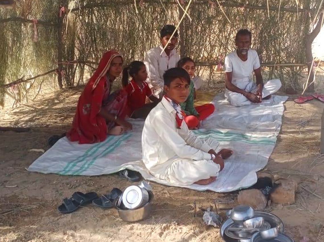 पाक विस्थापित परिवार पर नवीनीकरण का 20 हजार का बोझ