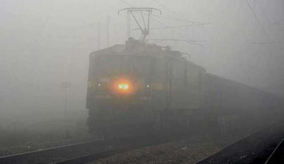RAILWAY--धुंध-कोहरे में रेलयात्रा हुई सुरक्षित