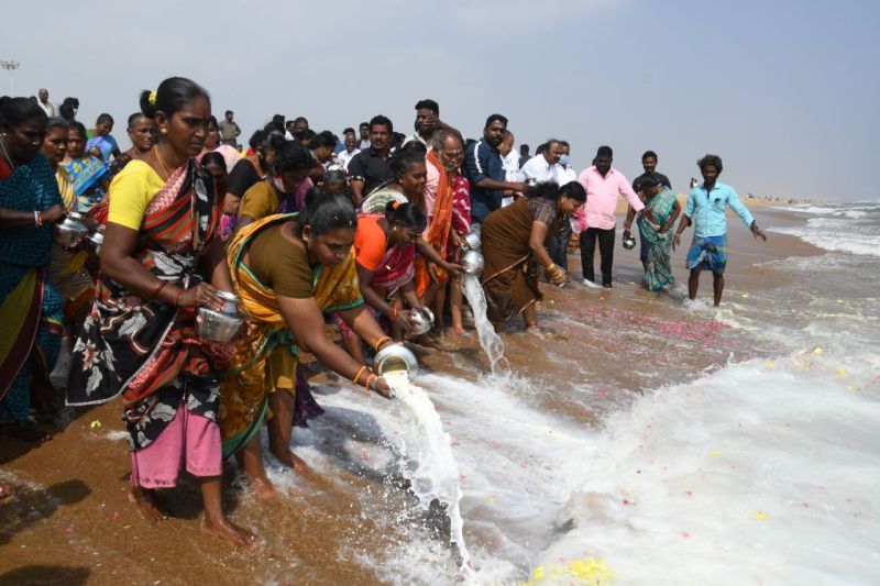 Chennai locals pay homage to 2004 Tsunami victims