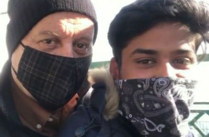 अनुपम खेर ने मसूरी में मांगी लिफ्ट, बोले यहां का ट्राफिक कभी-कभी....