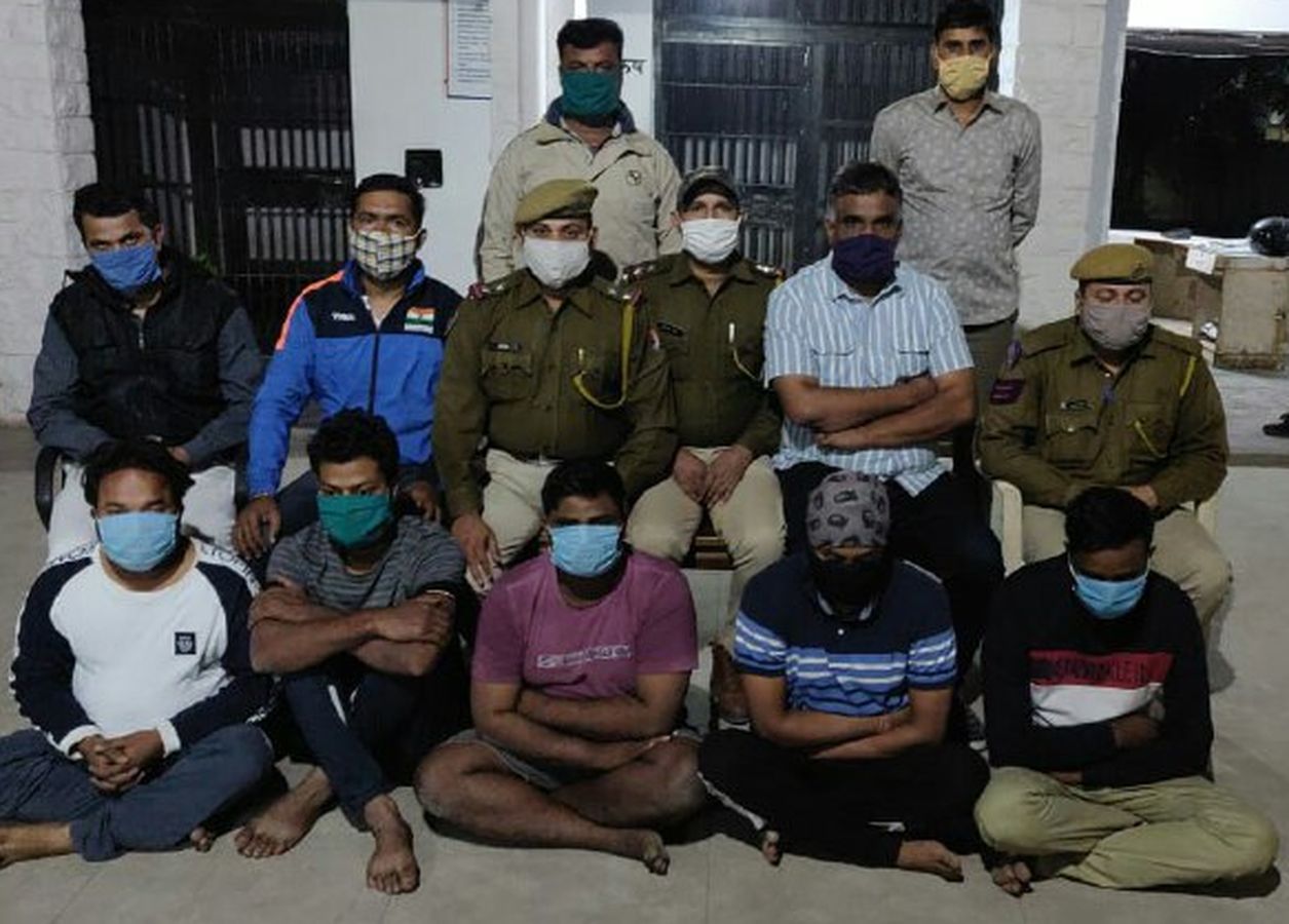 बैंक मैनेजर देते थे बड़ी राशि व खाता नम्बर की जानकारी