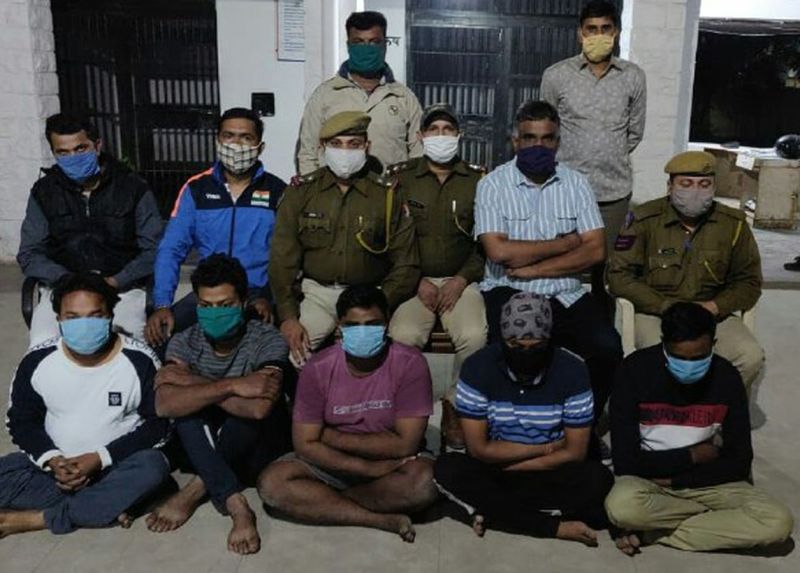 बैंक मैनेजर देते थे बड़ी राशि व खाता नम्बर की जानकारी