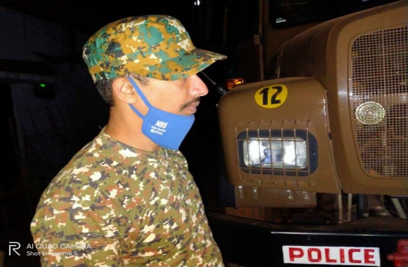 राजनांदगांव: ITBP की सरकारी गाड़ी में कीमती सागौन की तस्करी, आधी रात ग्रामीणों ने पकड़ी चोरी, वीडियो वायरल, Video