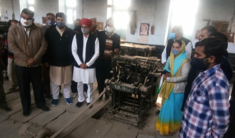 102 साल पुरानी प्रिंटिंग मशीनों में मंत्री जाटव ने दिखाई रूचि