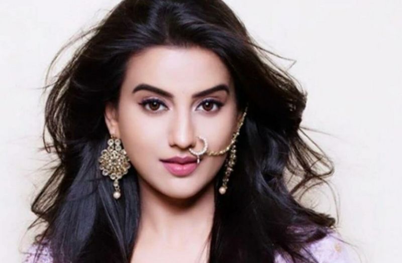 अक्षरा सिंह रैपर बादशाह के साथ आएंगी नजर, खुद किया सोशल मीडिया पर खुलासा